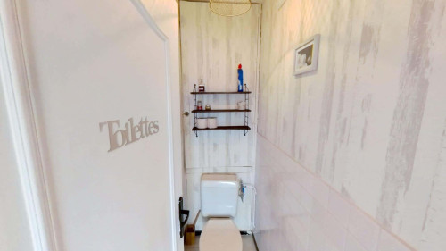 Room in Rue Jean-Baptiste Charcot, Annemasse for 75 m² with 3 bedrooms