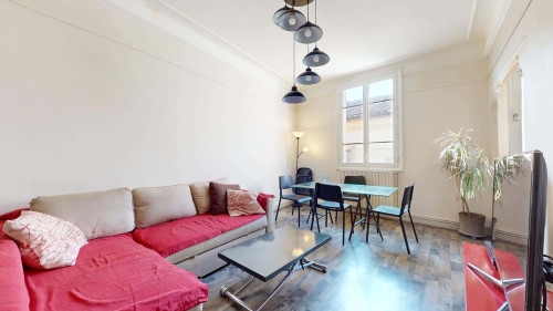 Room in Rue de La Campane, Avignon for 75 m² with 3 bedrooms