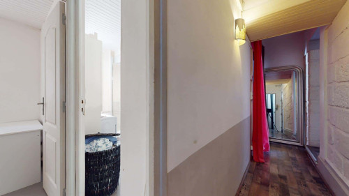 Room in Rue de La Campane, Avignon for 75 m² with 3 bedrooms