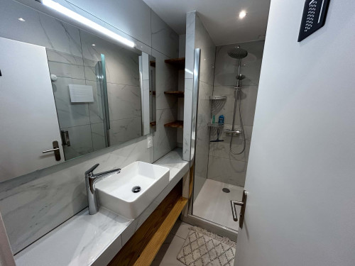 Room in Rue des Tournelles, Annemasse for 80 m² with 5 bedrooms - Gallery - 2