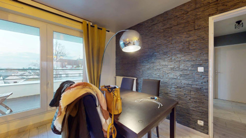 Room in Rue Louis Boutin, Saint-Herblain for 92 m² with 5 bedrooms