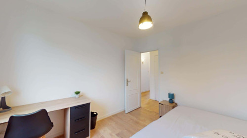 Room in Rue Frédéric Mistral, Rennes for 92 m² with 5 bedrooms