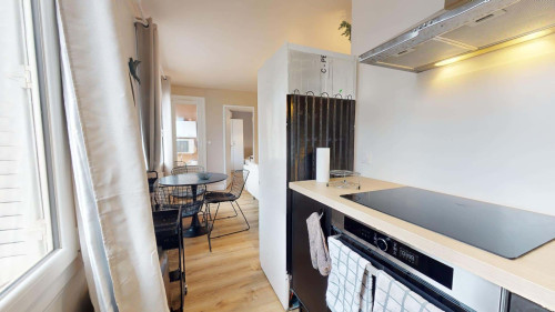 Room in Rue René, Villeurbanne for 72 m² with 4 bedrooms