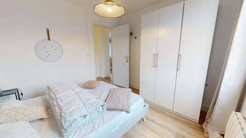 Room in Rue René, Villeurbanne for 72 m² with 4 bedrooms