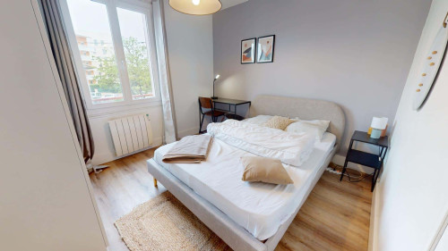 Room in Rue René, Villeurbanne for 72 m² with 4 bedrooms