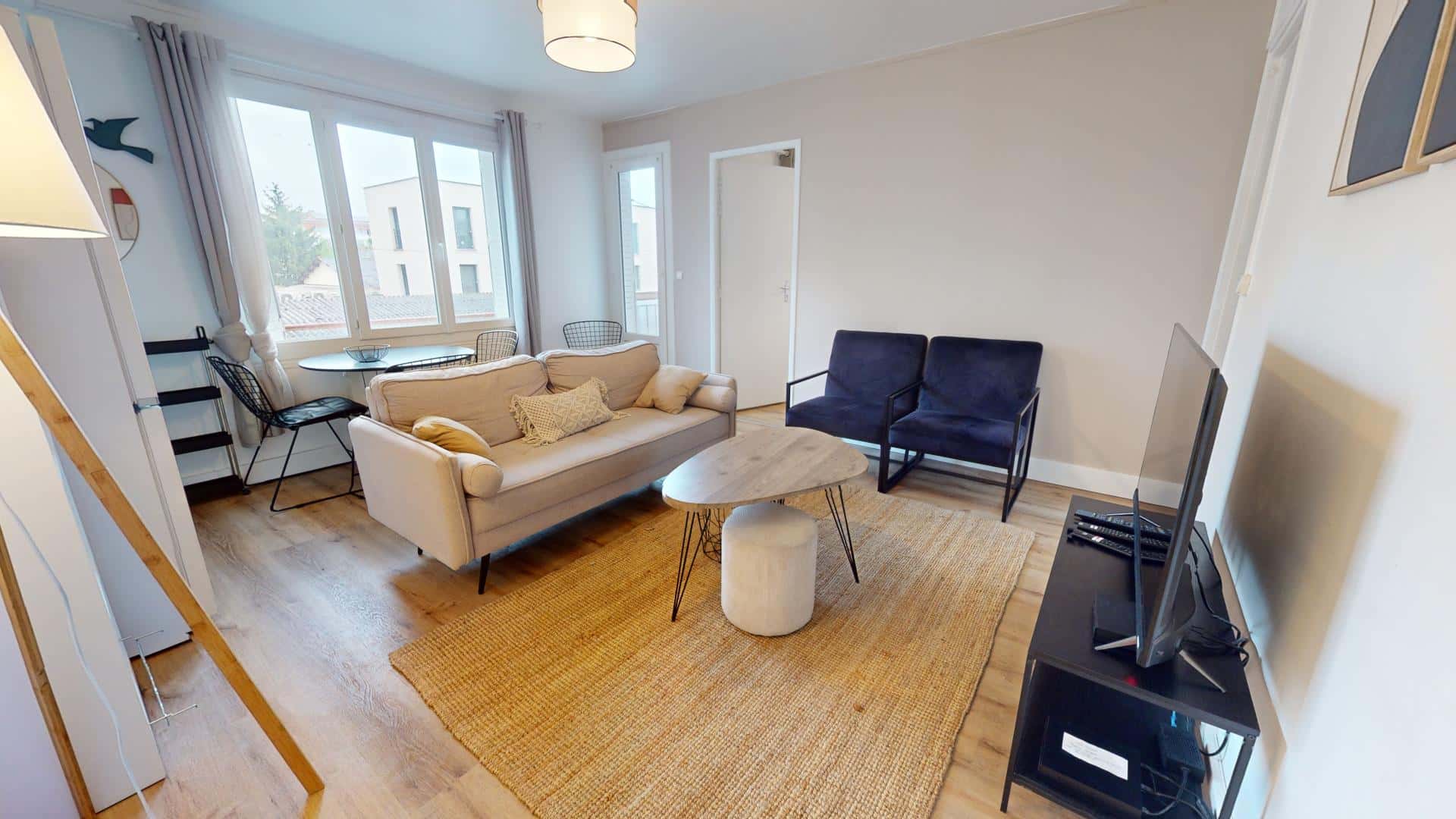 Room In Rue René, Villeurbanne For 72 M² With 4 Bedrooms - 1