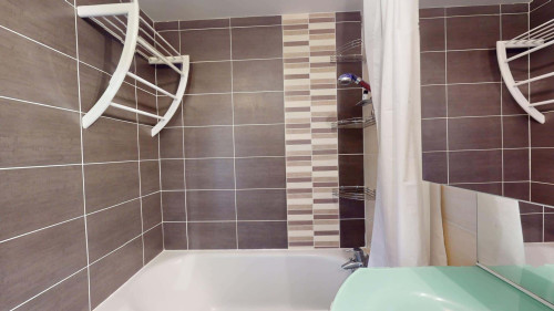 Room in Avenue Maurice Thorez, Vénissieux for 86 m² with 3 bedrooms - Gallery - 12