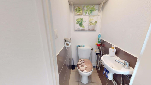 Room in Avenue Maurice Thorez, Vénissieux for 86 m² with 3 bedrooms