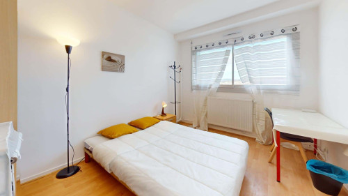 Room in Avenue Maurice Thorez, Vénissieux for 86 m² with 3 bedrooms