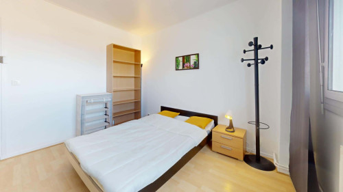 Room in Avenue Maurice Thorez, Vénissieux for 86 m² with 3 bedrooms - Gallery - 6
