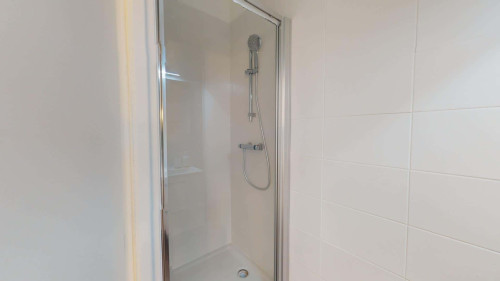 Room in Impasse Guillet, Villeurbanne for 260 m² with 12 bedrooms - Gallery - 7