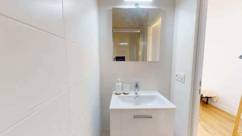 Room in Impasse Guillet, Villeurbanne for 260 m² with 12 bedrooms - Gallery - 8