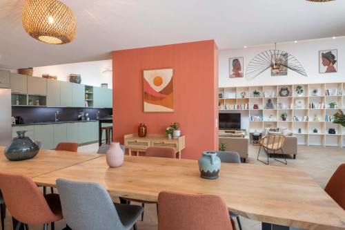 Room in Rue des Roses, Bron for 356 m² with 15 bedrooms - Gallery - 12