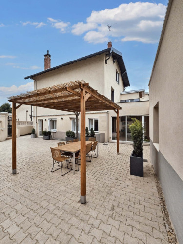 Room in Rue des Roses, Bron for 356 m² with 15 bedrooms - Gallery - 14