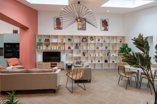 Room in Rue des Roses, Bron for 356 m² with 15 bedrooms - Gallery - 10