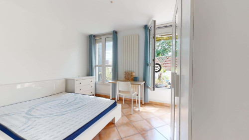 Room in Rue des Noyers, Aubervilliers for 102 m² with 4 bedrooms
