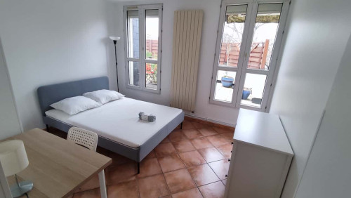 Room in Rue des Noyers, Aubervilliers for 102 m² with 4 bedrooms