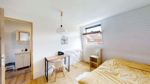 Room in Rue de Denain, Roubaix for 102 m² with 4 bedrooms