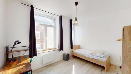 Room in Rue Decreme, Roubaix for 121 m² with 4 bedrooms