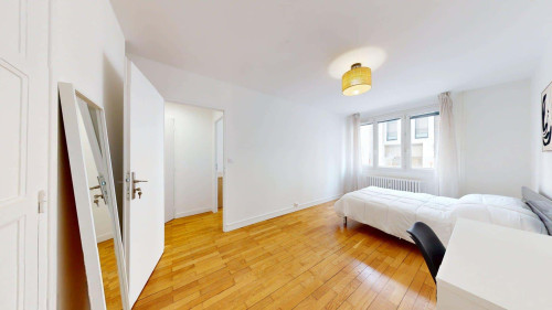 Room in Rue Paul Verlaine, Villeurbanne for 107 m² with 6 bedrooms - Gallery - 17