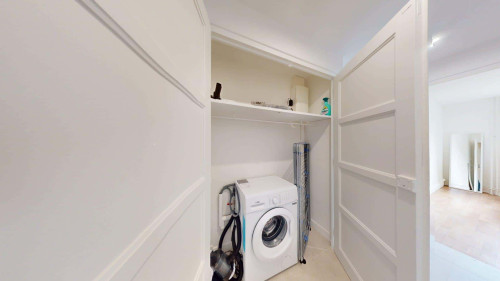 Room in Rue Paul Verlaine, Villeurbanne for 107 m² with 6 bedrooms