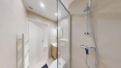 Room in Rue Paul Verlaine, Villeurbanne for 107 m² with 6 bedrooms - Gallery - 5