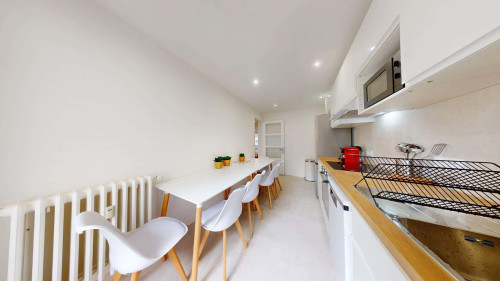 Room in Rue Paul Verlaine, Villeurbanne for 107 m² with 6 bedrooms - Gallery - 15