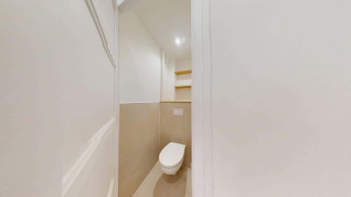 Room in Rue Paul Verlaine, Villeurbanne for 107 m² with 6 bedrooms