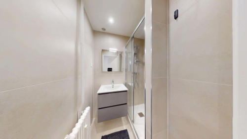 Room in Rue Paul Verlaine, Villeurbanne for 107 m² with 6 bedrooms - Gallery - 8