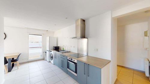 Room in Rue Jean Claude Perillat, Annemasse for 68 m² with 3 bedrooms