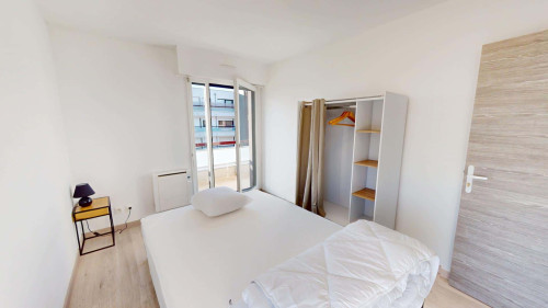 Room in Rue Jean Claude Perillat, Annemasse for 68 m² with 3 bedrooms