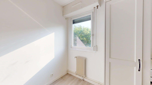 Room in Square du Haut Blosne, Rennes for 90 m² with 4 bedrooms