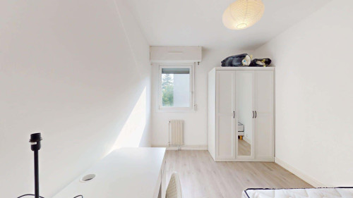 Room in Square du Haut Blosne, Rennes for 90 m² with 4 bedrooms