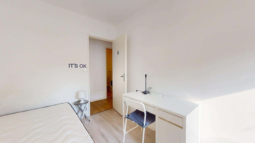 Room in Square du Haut Blosne, Rennes for 90 m² with 4 bedrooms