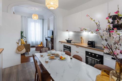 Room in Avenue Jean Jaurès, Vénissieux for 201 m² with 8 bedrooms