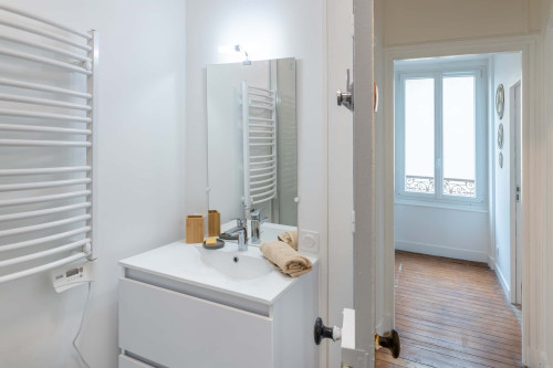 Room in Avenue Jean Jaurès, Vénissieux for 201 m² with 8 bedrooms