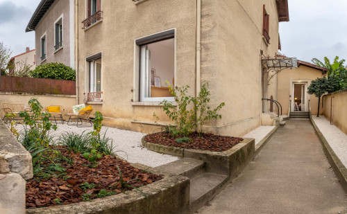 Room in Avenue Jean Jaurès, Vénissieux for 201 m² with 8 bedrooms