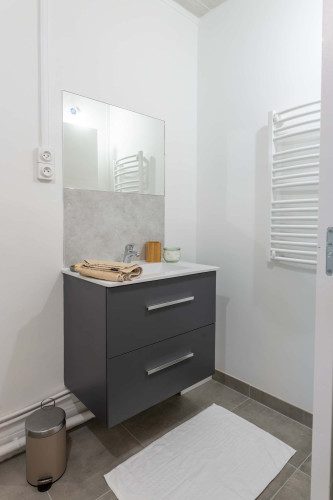 Room in Avenue Jean Jaurès, Vénissieux for 201 m² with 8 bedrooms - Gallery - 5