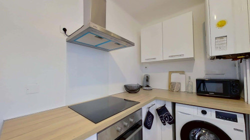 Room in Avenue Aristide Briand, Toulon for 67 m² with 3 bedrooms