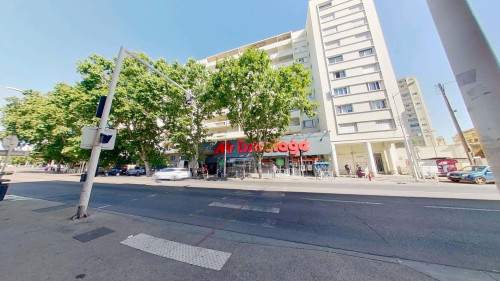 Room in Avenue Aristide Briand, Toulon for 67 m² with 3 bedrooms