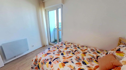 Room in Rue de Compostelle, Pessac for 58 m² with 4 bedrooms