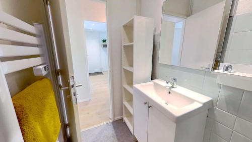 Room in Rue de Compostelle, Pessac for 58 m² with 4 bedrooms - Gallery - 11
