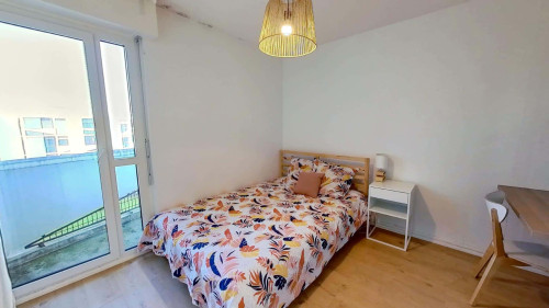 Room in Rue de Compostelle, Pessac for 58 m² with 4 bedrooms