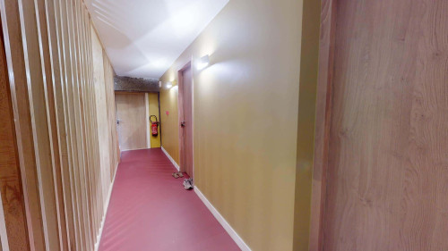 Room in Rue Bourgneuf, Saint-Étienne for 600 m² with 8 bedrooms