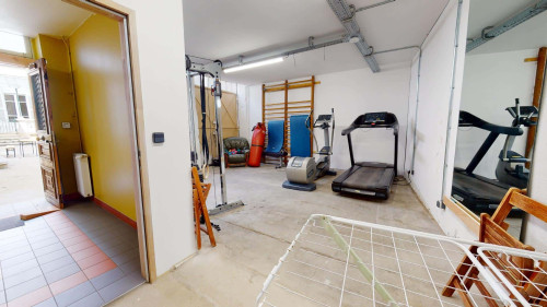 Room in Rue Bourgneuf, Saint-Étienne for 600 m² with 8 bedrooms - Gallery - 4