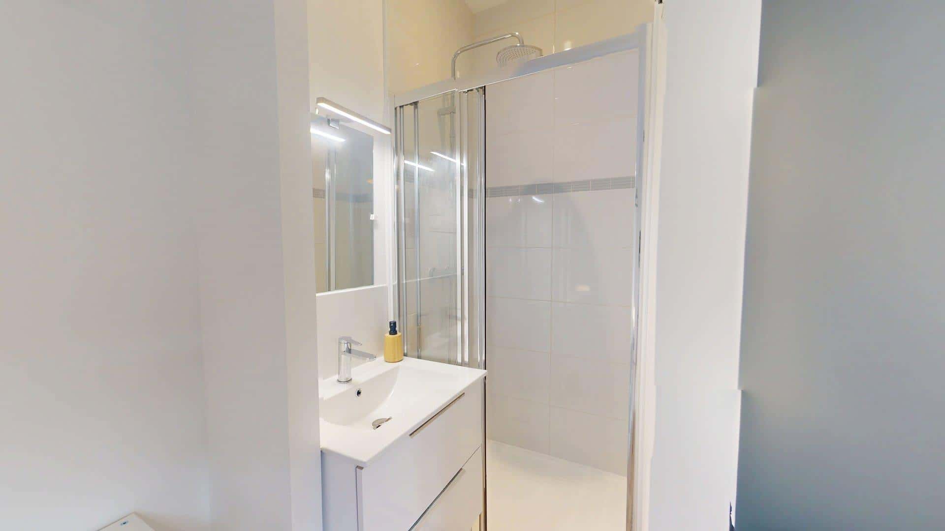 Room In Rue Manescau, Pau For 96 M² With 5 Bedrooms - 1