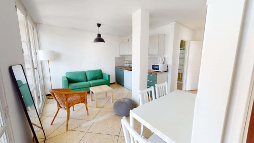 Room in Boulevard de la Révolution, Marseille for 74 m² with 5 bedrooms