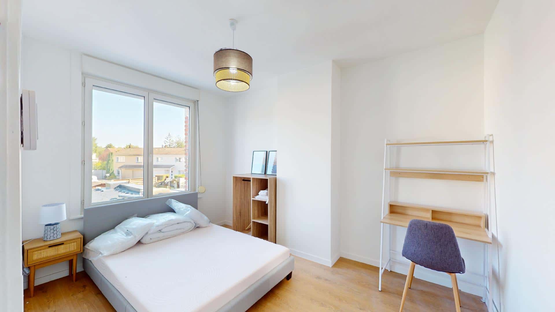 Room In Rue Marcelin Krebs, Lille For 120 M² With 6 Bedrooms - 1