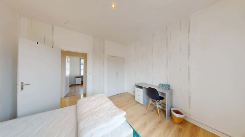 Room in Rue de l'Intendant le Nain, Poitiers for 146 m² with 6 bedrooms