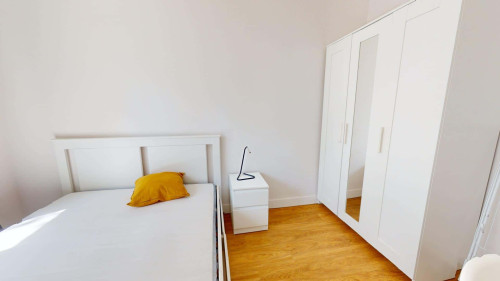 Room in Rue Petetin, Bron for 89 m² with 6 bedrooms